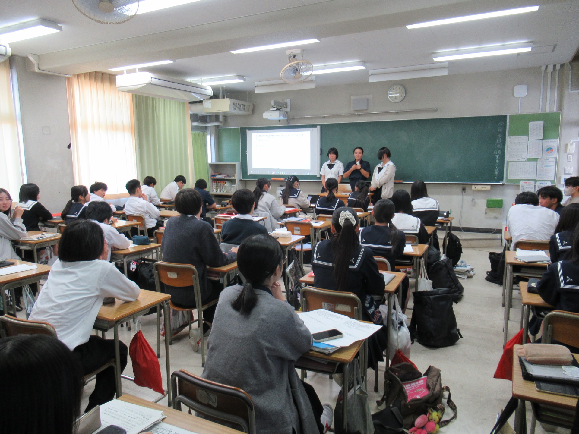 中間報告会 (3).JPG